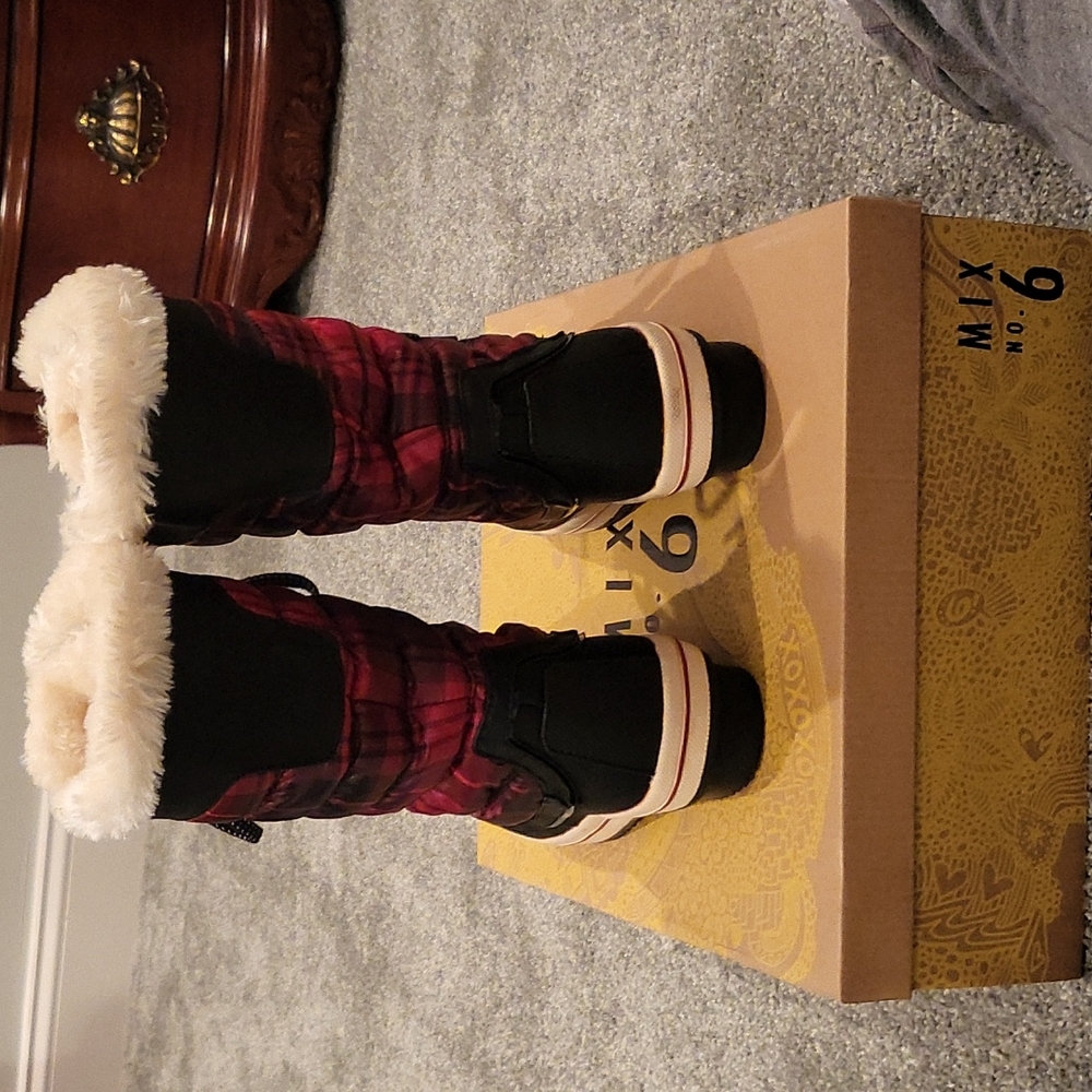 Boots - Picture 3 of 3
